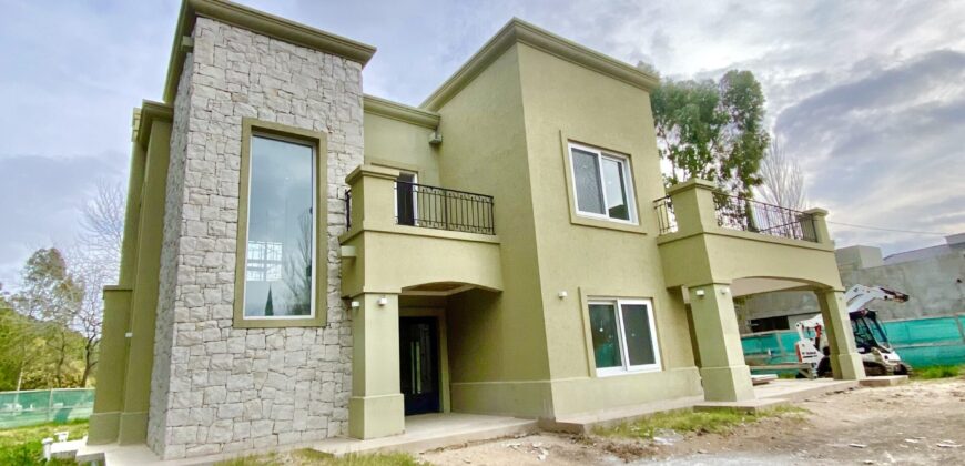 Casa en Barrio Cerrado en Miralagos