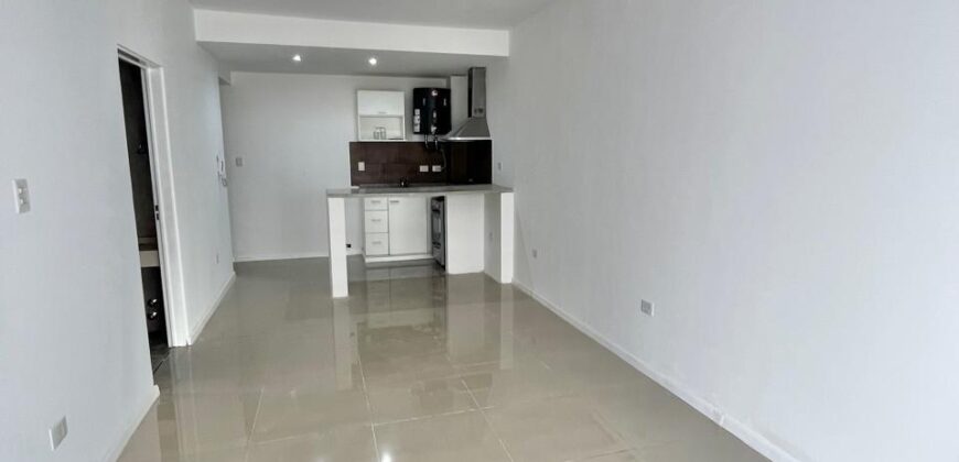 Monoambiente dividido con patio en Monte Castro